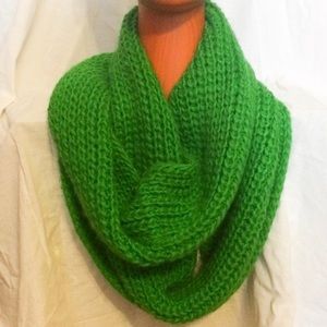 ✨Abercrombie Kelly Green Infinity Scarf